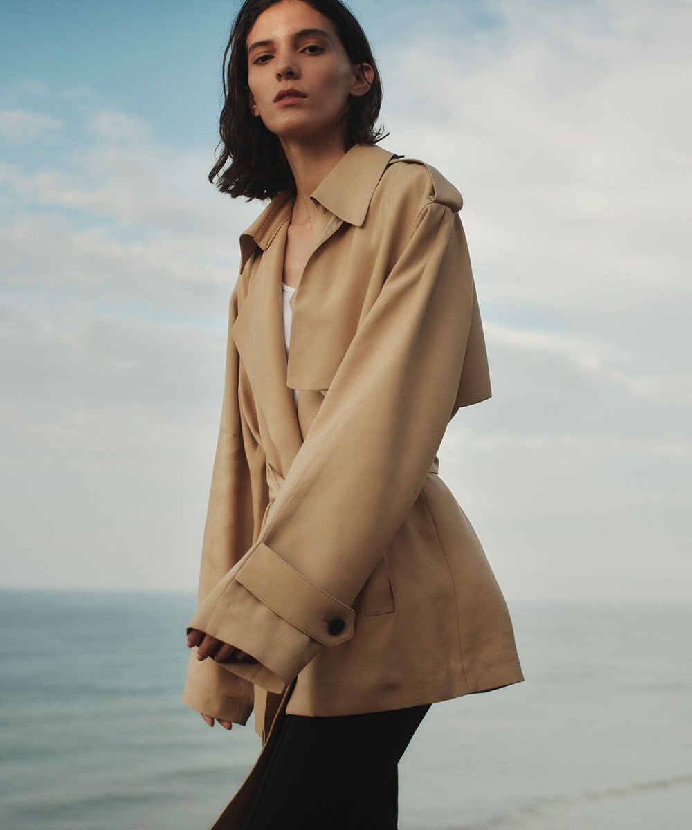 BEIGE， VESZELYITE / ラップショートトレンチコート 
