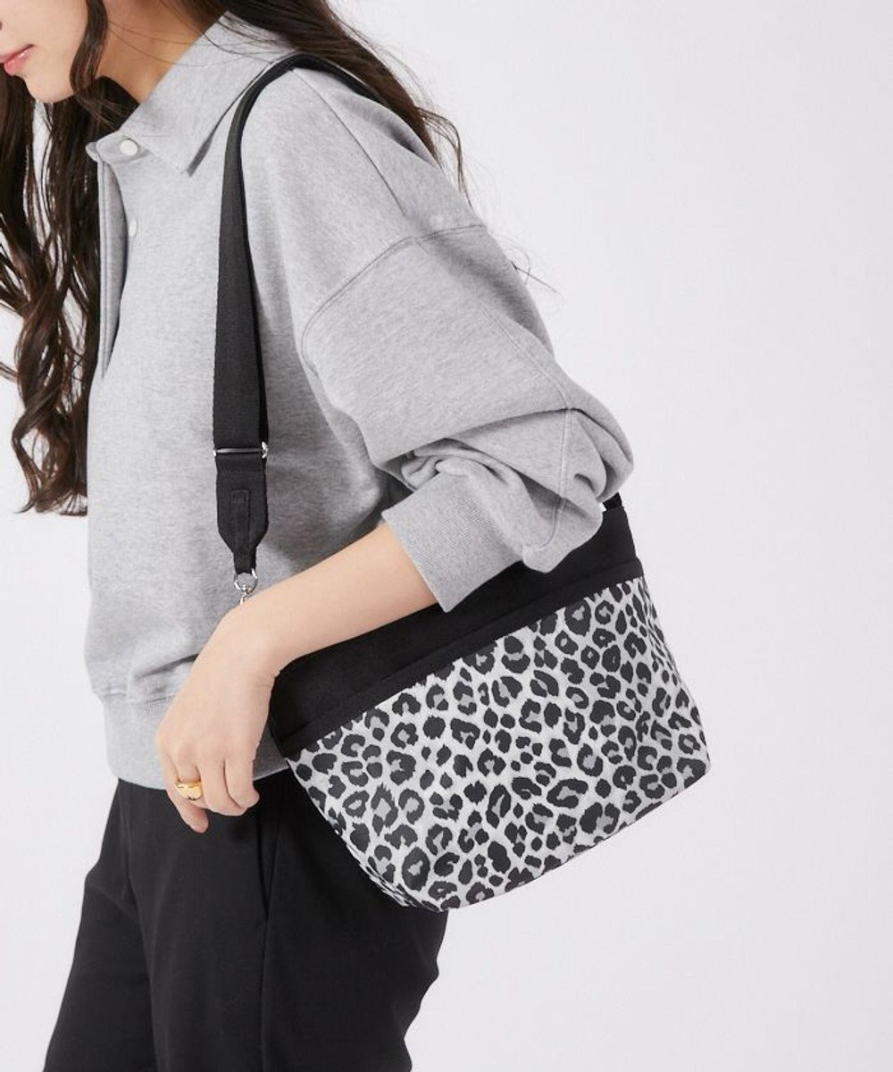 LeSportsac SMALL BUCKET BAG/ニュートラルレオパード 