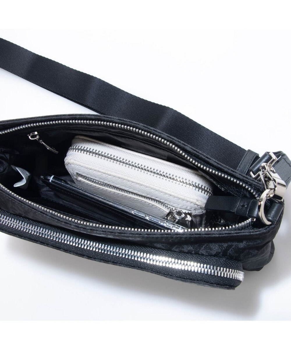 Y'SACCS モノグラムお財布ポシェット 