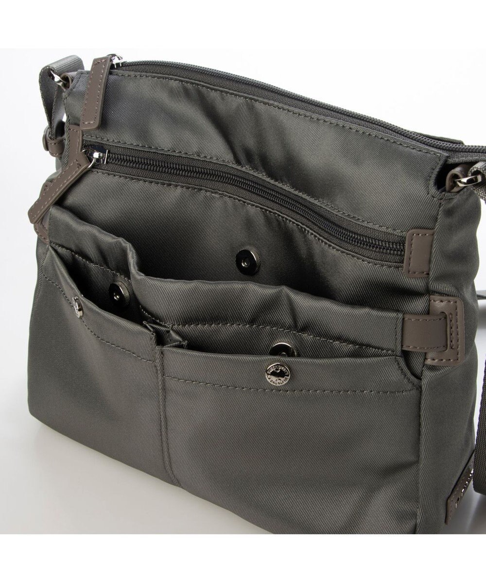 LA BAGAGERIE フロントポケット　スクエアナイロンショルダー　Sサイズ 