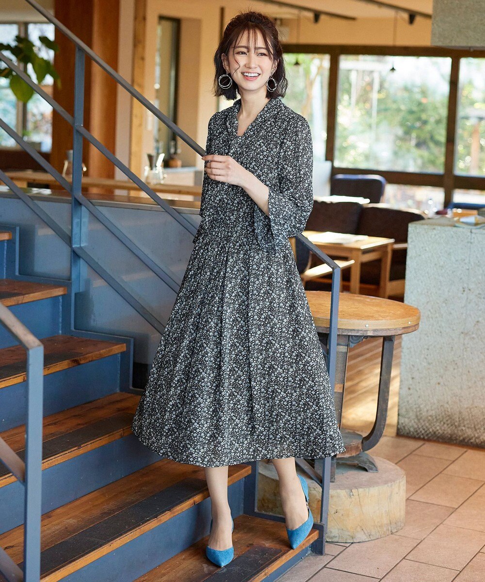 Tiaclasse 【洗える】程良い透け感のプリントボウタイワンピース 