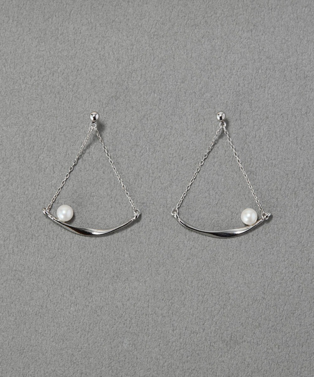 Phoebe 【金属アレルギー対応】スライヴパールトライアングルピアス　シルバー/ニッケルフリー 