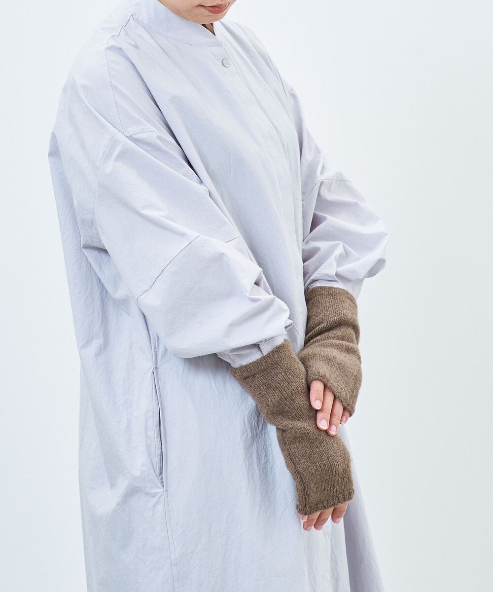 AND WOOL 〈上質な素材と手仕事から生まれた優しいニット〉ヤクの糸を編んだニット手袋 