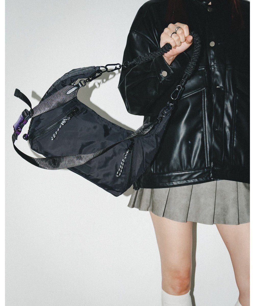 STEVE MADDEN BSYNTH ナイロンクロスボディバッグ 