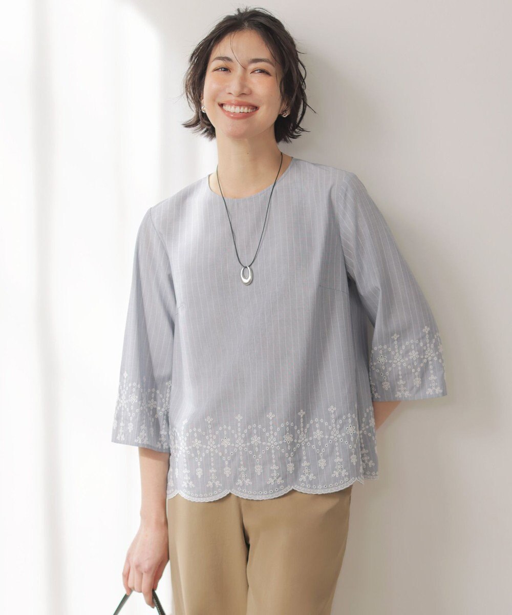J.PRESS LADIES 【一枚で着映え】ストライプ×エンブロイダリー クルーネック ブラウス 
