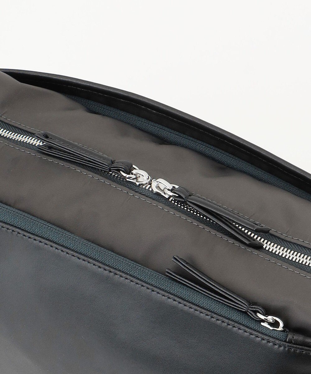 Y'SACCS ナイロン×リサイクルレザー　コンビマルチショルダー 