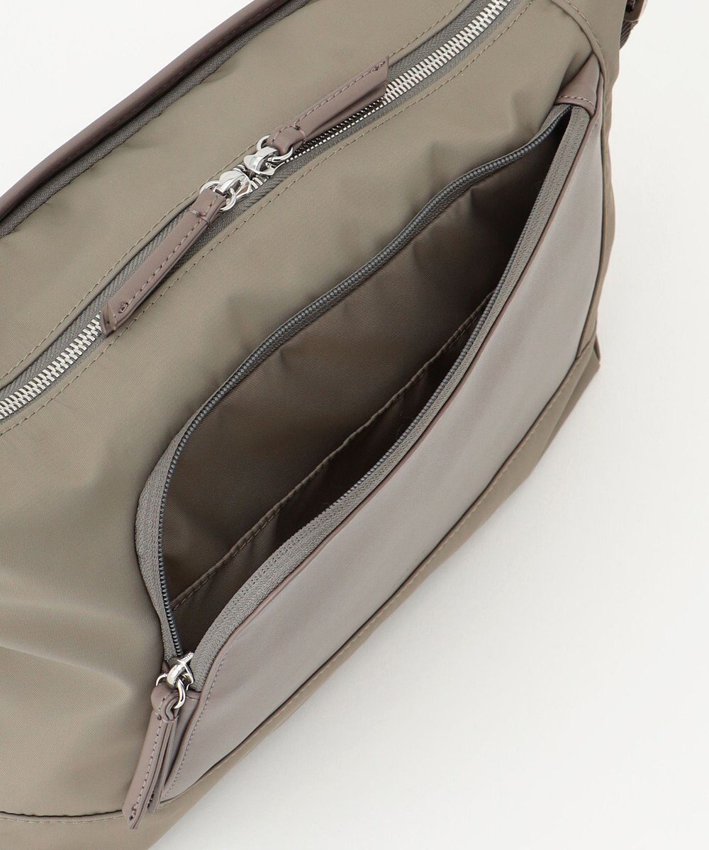 Y'SACCS ナイロン×リサイクルレザー　コンビマルチショルダー 