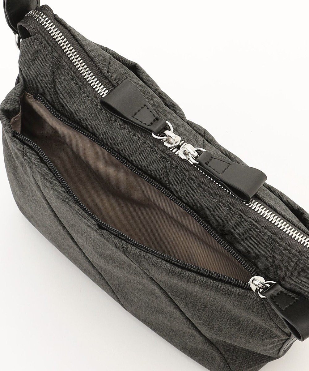 Y'SACCS ストリームラインポシェット 