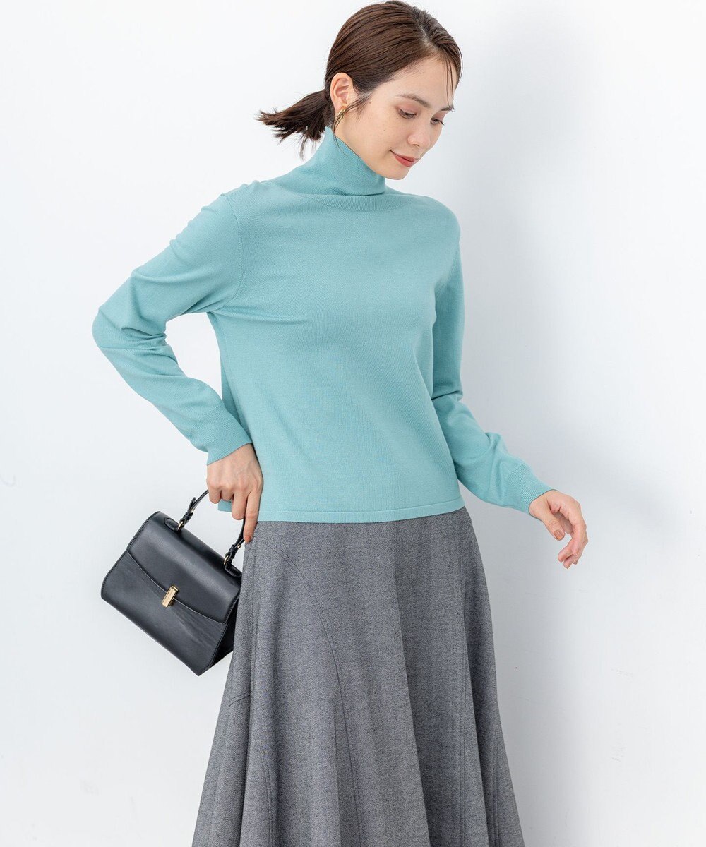 組曲 【前後着用可 / 加藤ローサさん着用】スムースストレッチタートル ニット 