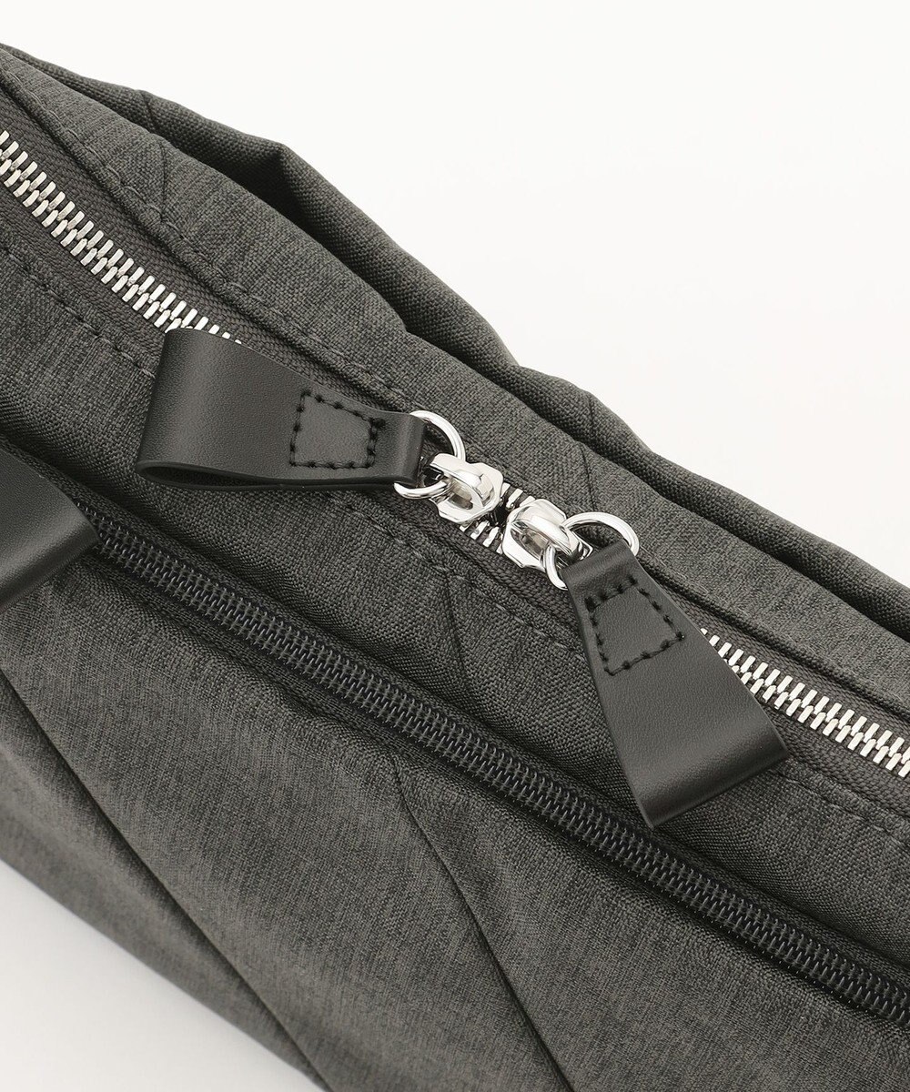 Y'SACCS ストリームラインポシェット 