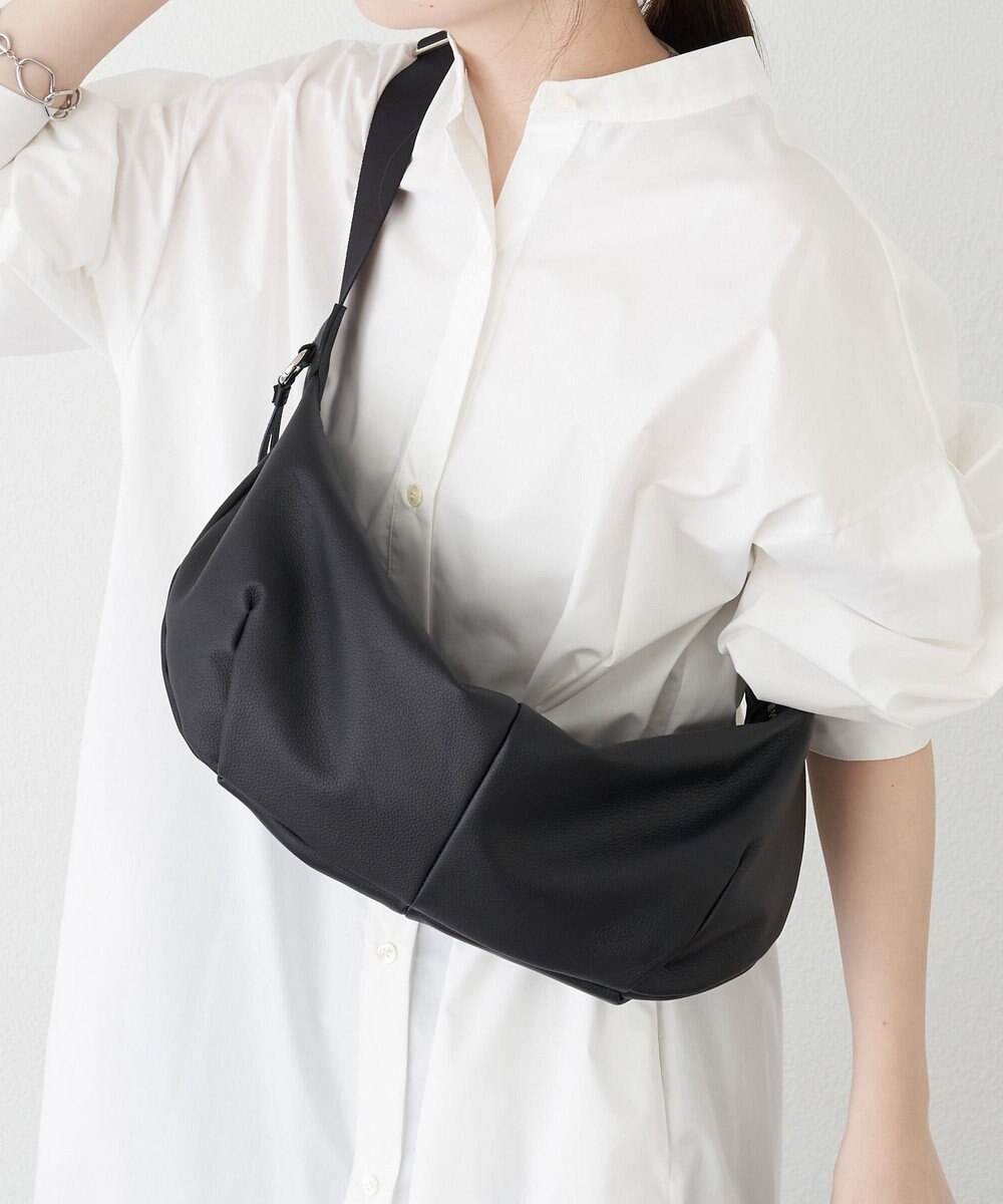 russet ソフトレザーバナナボディバッグ(CE-1695) 