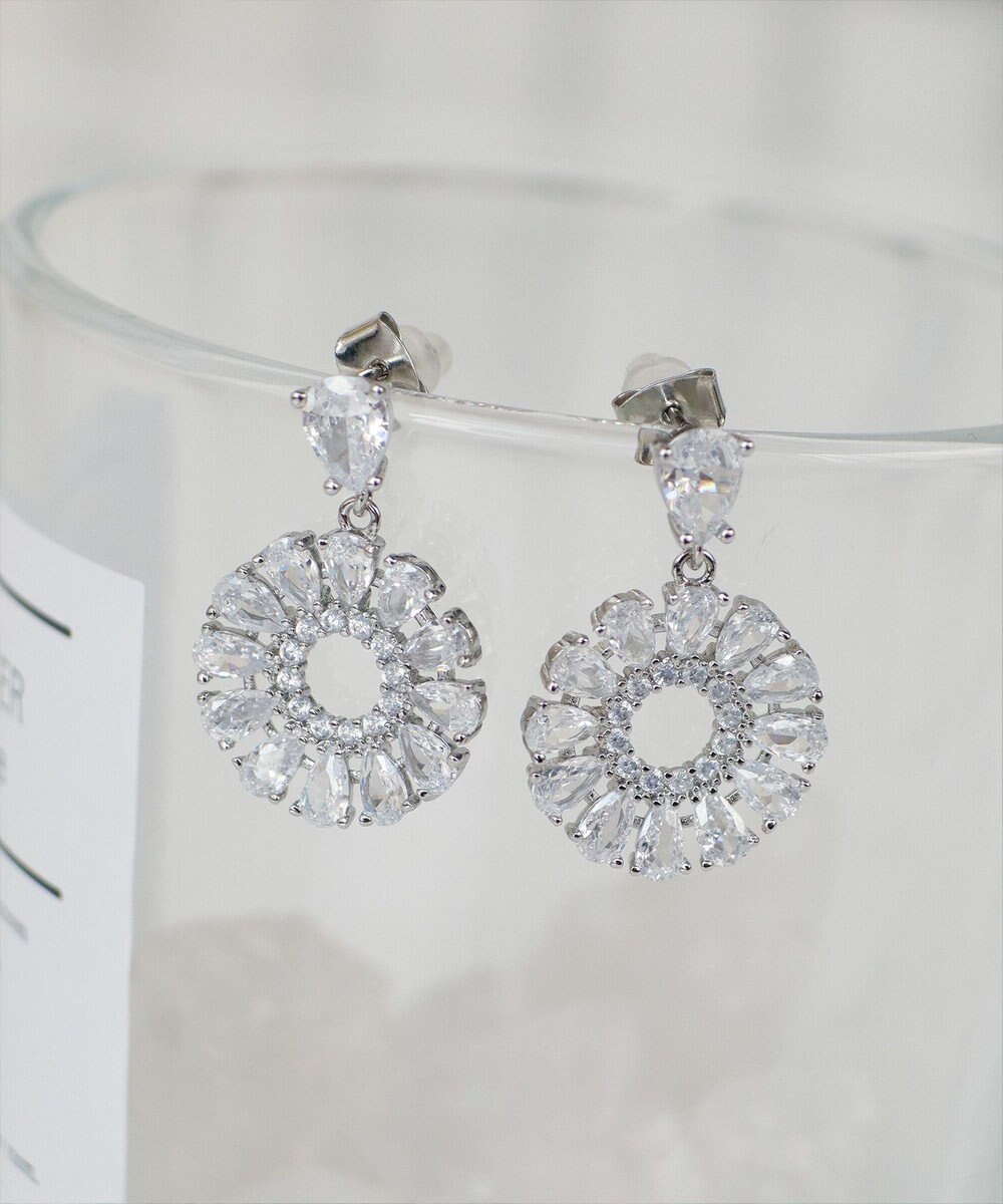 Tiaclasse 【金属アレルギー対応】クリスタルフラワーピアス 