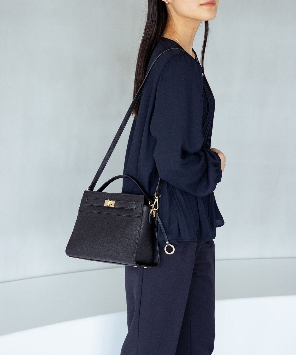 組曲 ベルトデザインスクエアショルダーバッグ 