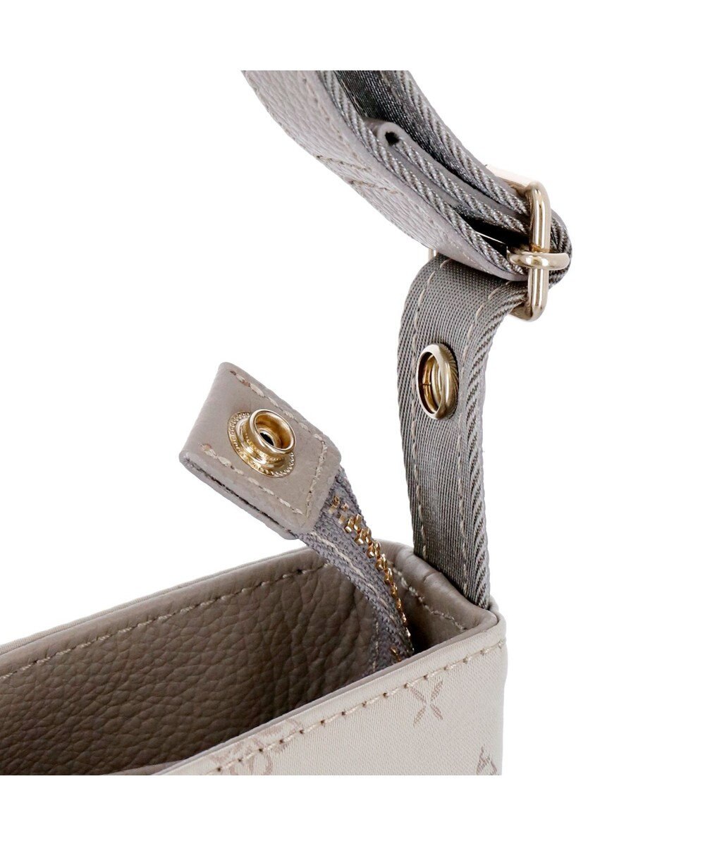 IBIZA ロゴナイロン　ショルダーバッグ 