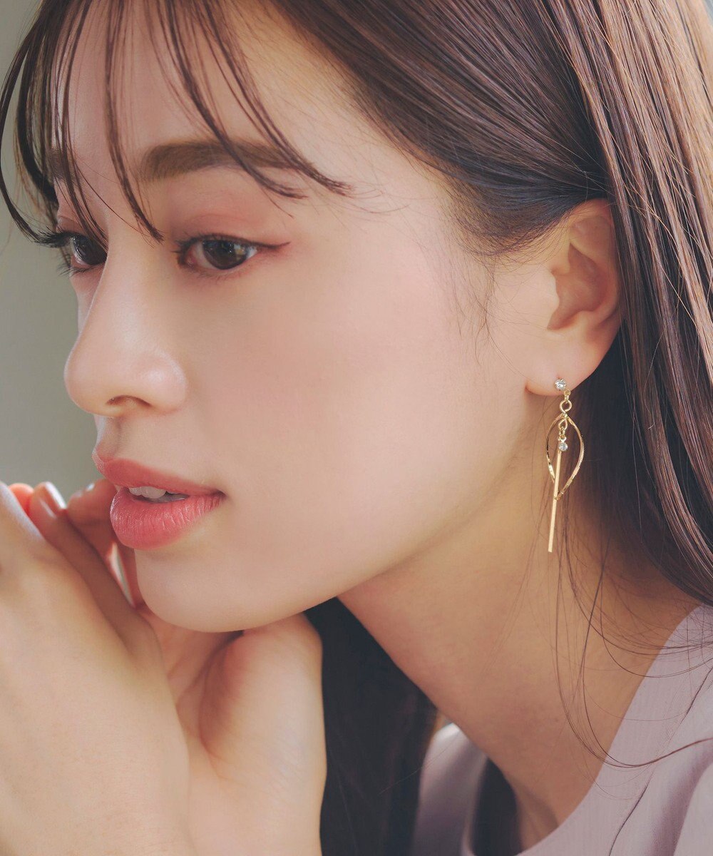 Tiaclasse ドロップバーピアス 