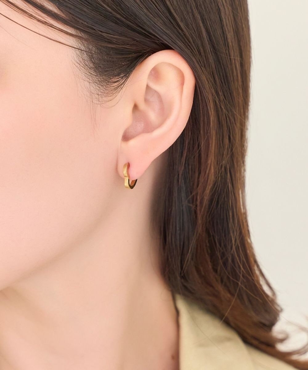 Phoebe 【金属アレルギー対応】ハートフープワンタッチピアス　ゴールド/サージカルステンレス 