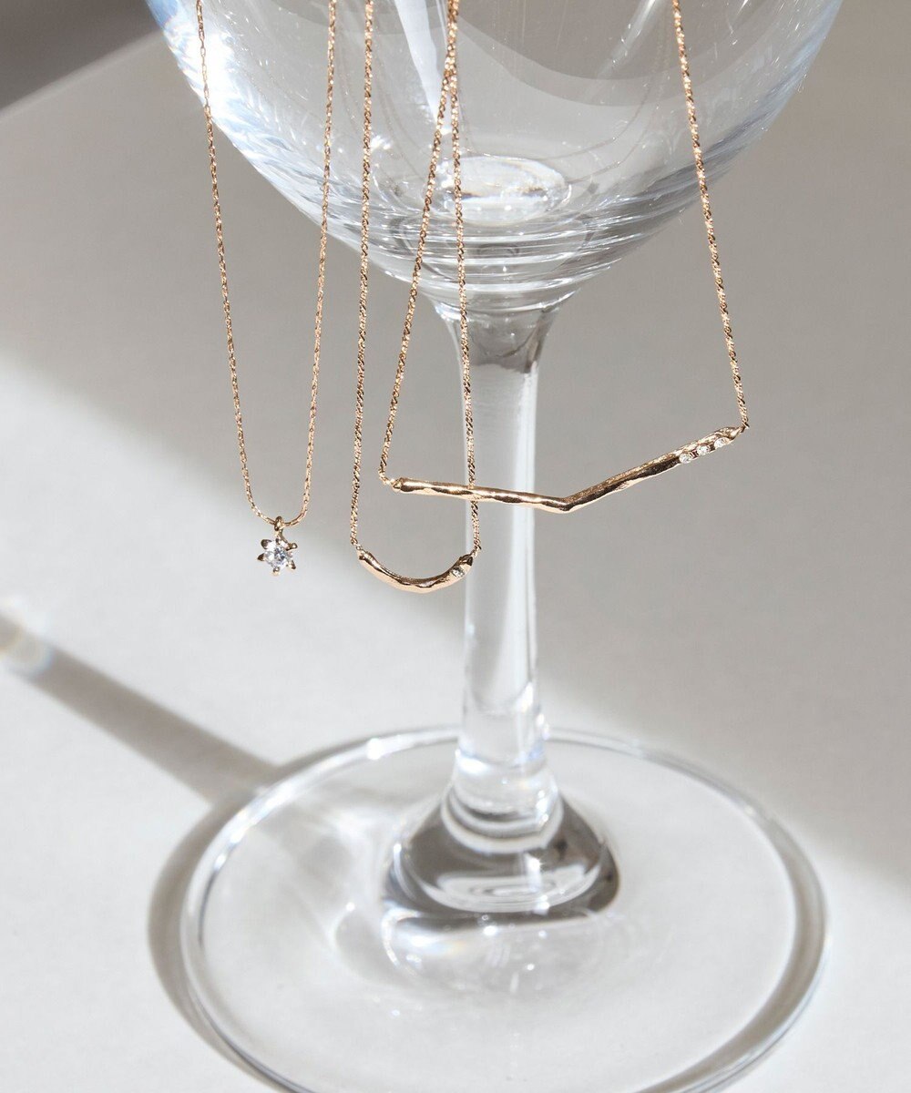 Phoebe 〈金属アレルギー対応〉エターナルクレセントネックレス 