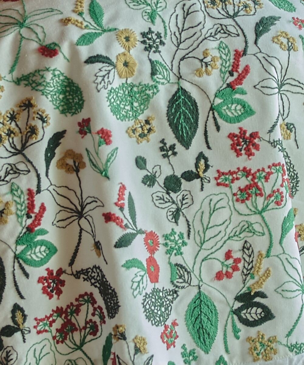 muuc 筆記帳刺繍ショートコート〈国産・muucオリジナル総柄刺繍〉〈上質な綿混ダンガリー〉〈中に着込めるゆとり袖・Aライン〉〈3シーズン春秋冬〉 