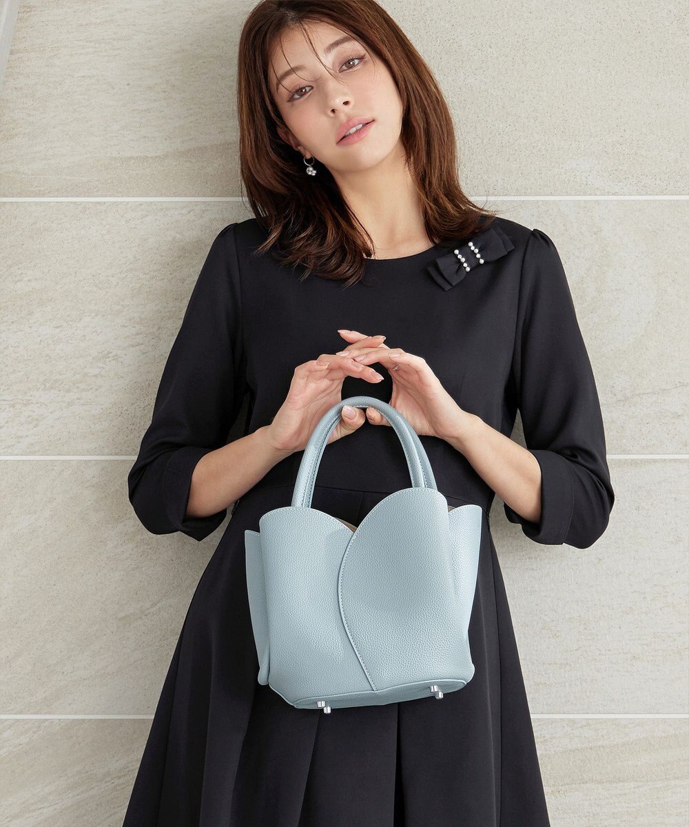 Tiaclasse 【安田美沙子さん着用・ポーチ・ショルダー紐付き】フラワーカットフェイクレザーバッグ 