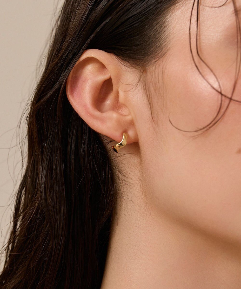Phoebe 〈金属アレルギー対応〉リップルフープセラミックポストピアス　ゴールド/ニッケルフリー 