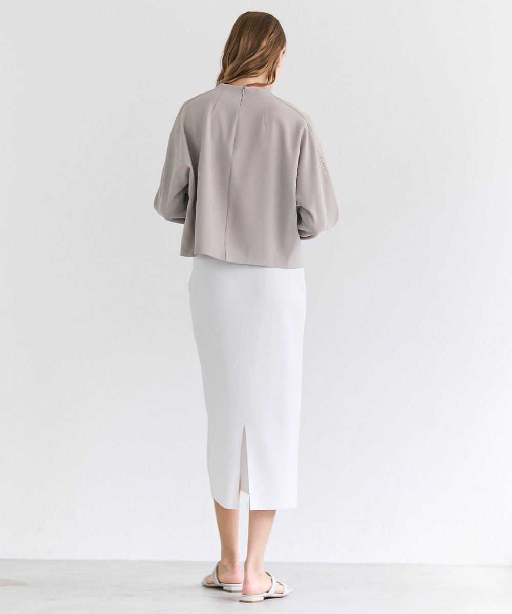 BEIGE， RUE / ドライタッチVネック配色ステッチブラウス 