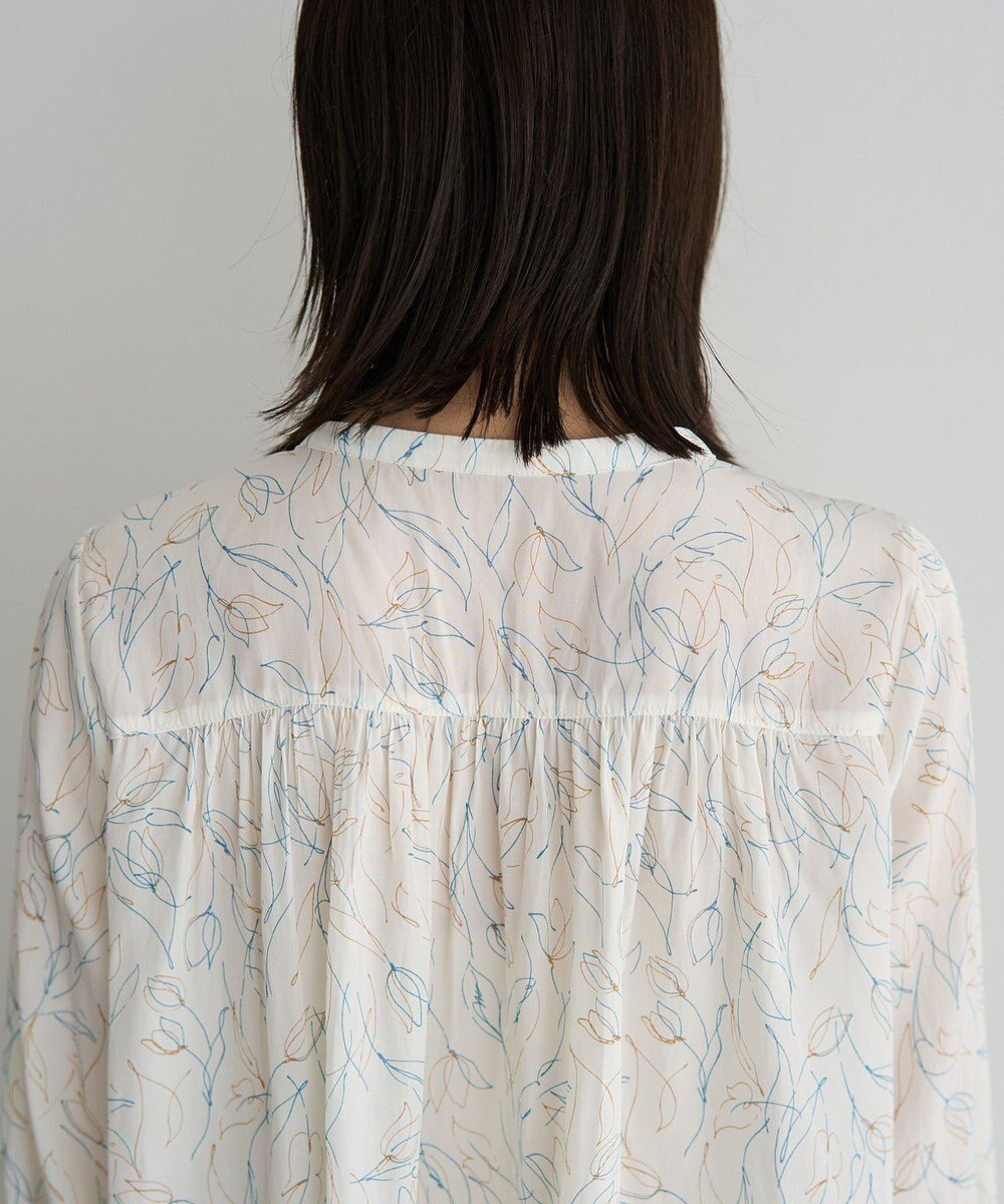 YECCA VECCA ラインフラワー柄ギャザーブラウス 