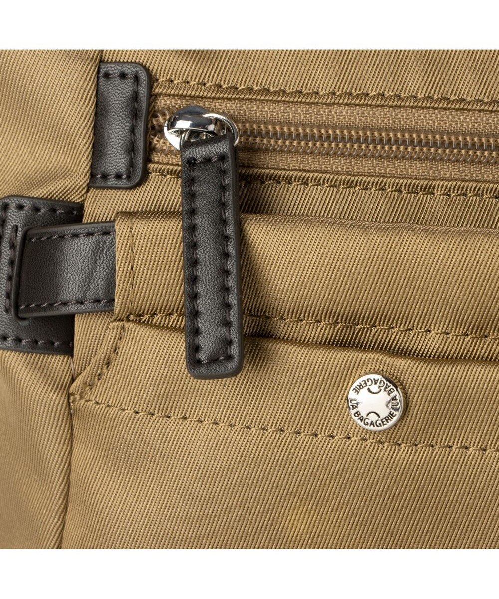 LA BAGAGERIE フロントポケット　スクエアナイロントート 