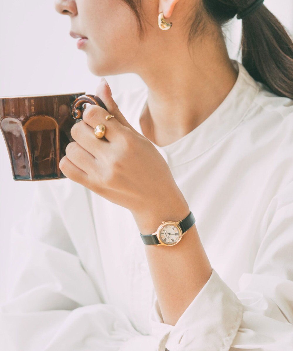 CITIZEN 【ソーラーテック腕時計】クラシカルでちょっとハンサム 大人っぽいデザインが魅力のデイトモデル 