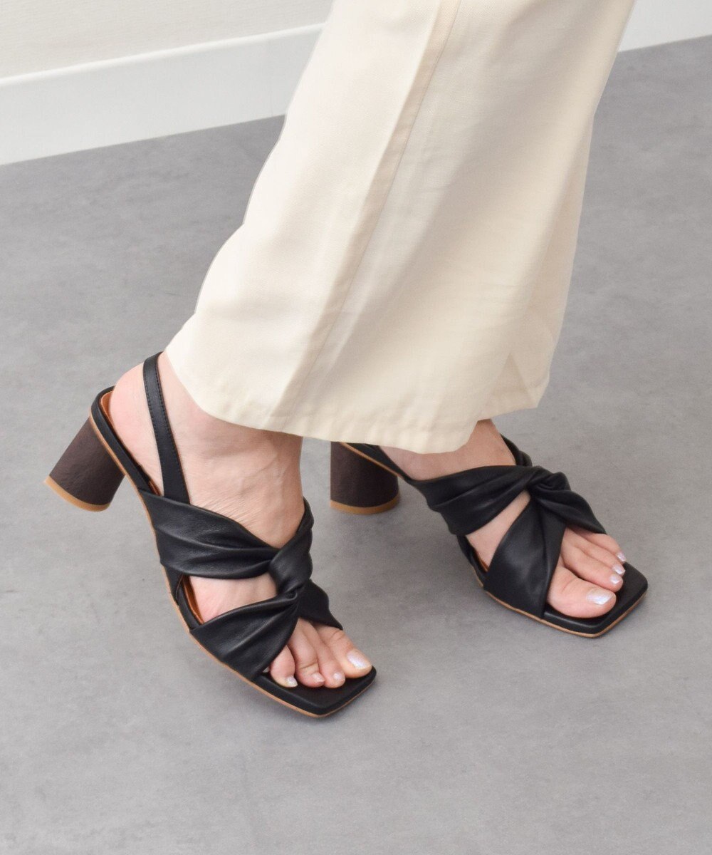 INTER-CHAUSSURES 【ANGEL ALARCON】スクエアトウクロスベルトサンダル 