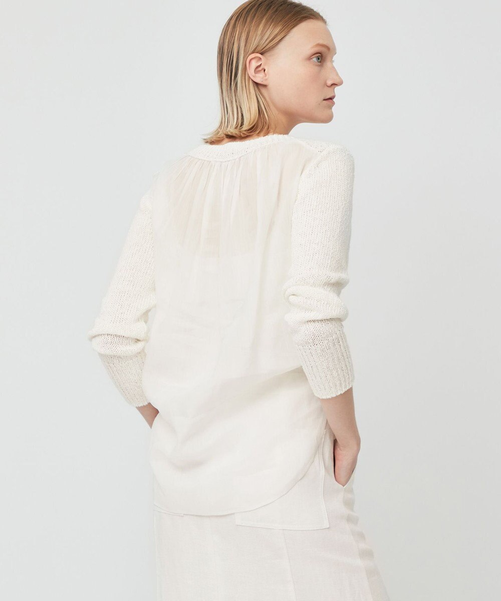 BEIGE， BAMBOO / Vネックニット 