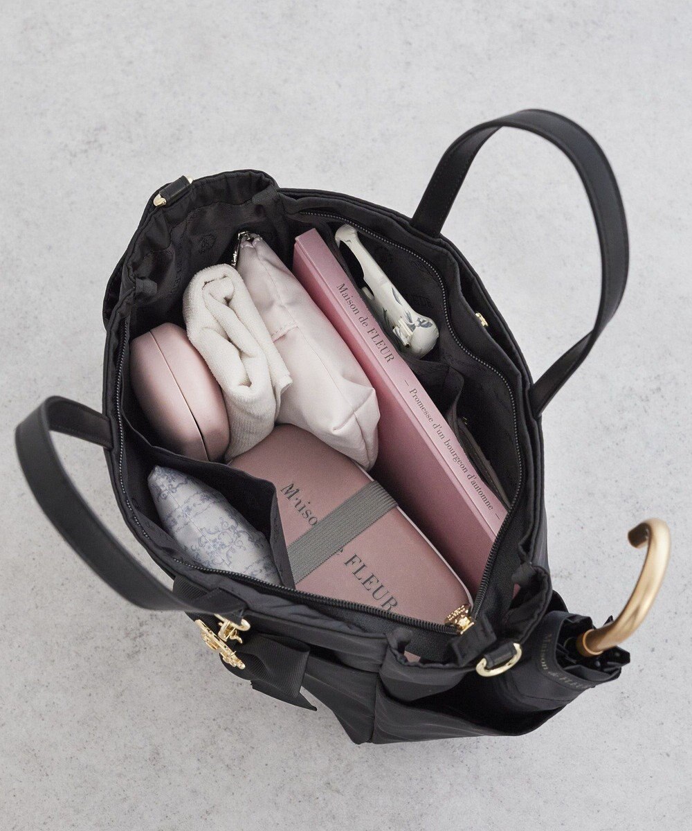 Maison de FLEUR 撥水加工リボンチャームマルチポケットトートS 