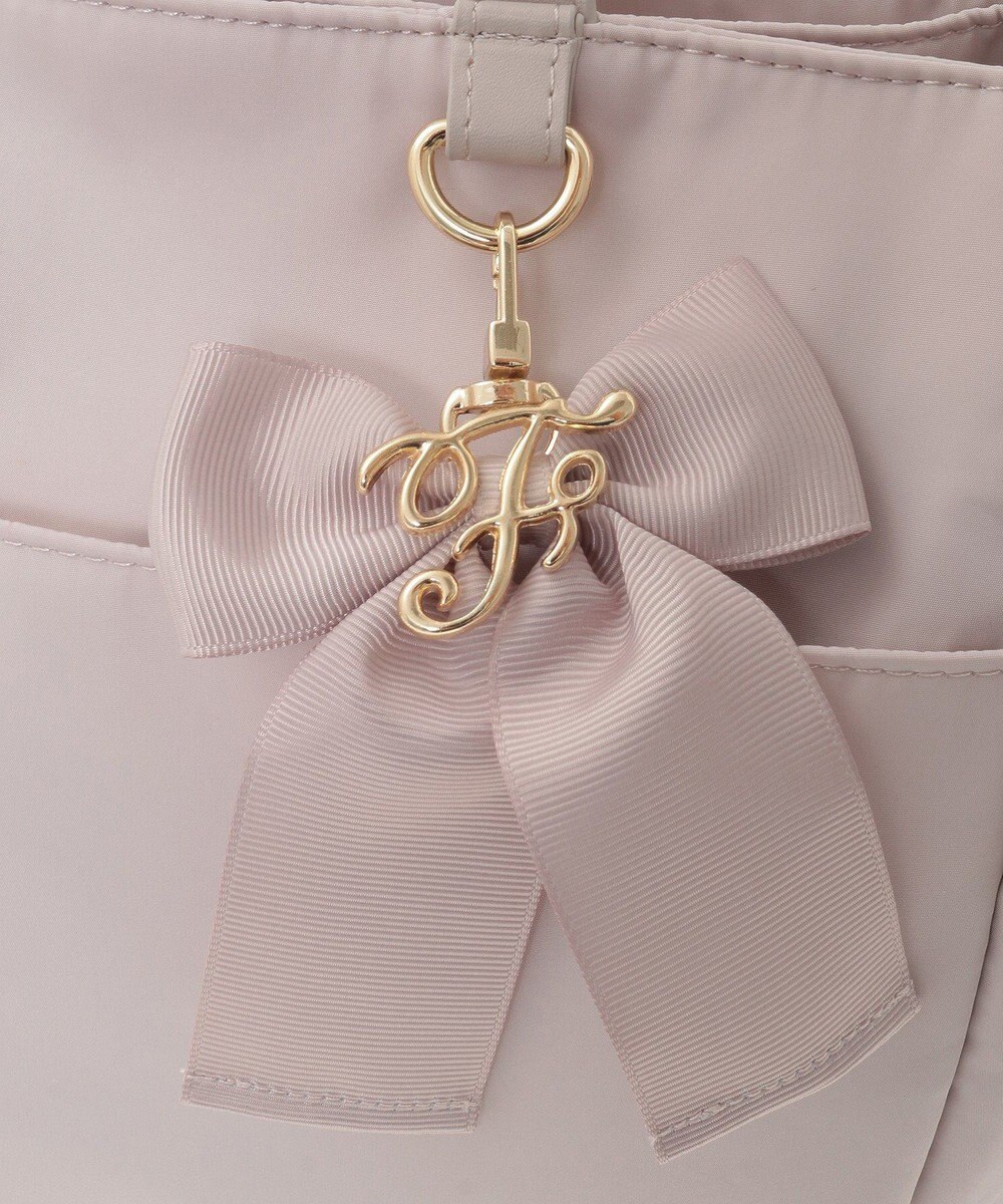 Maison de FLEUR 撥水加工リボンチャームマルチポケットトートS 