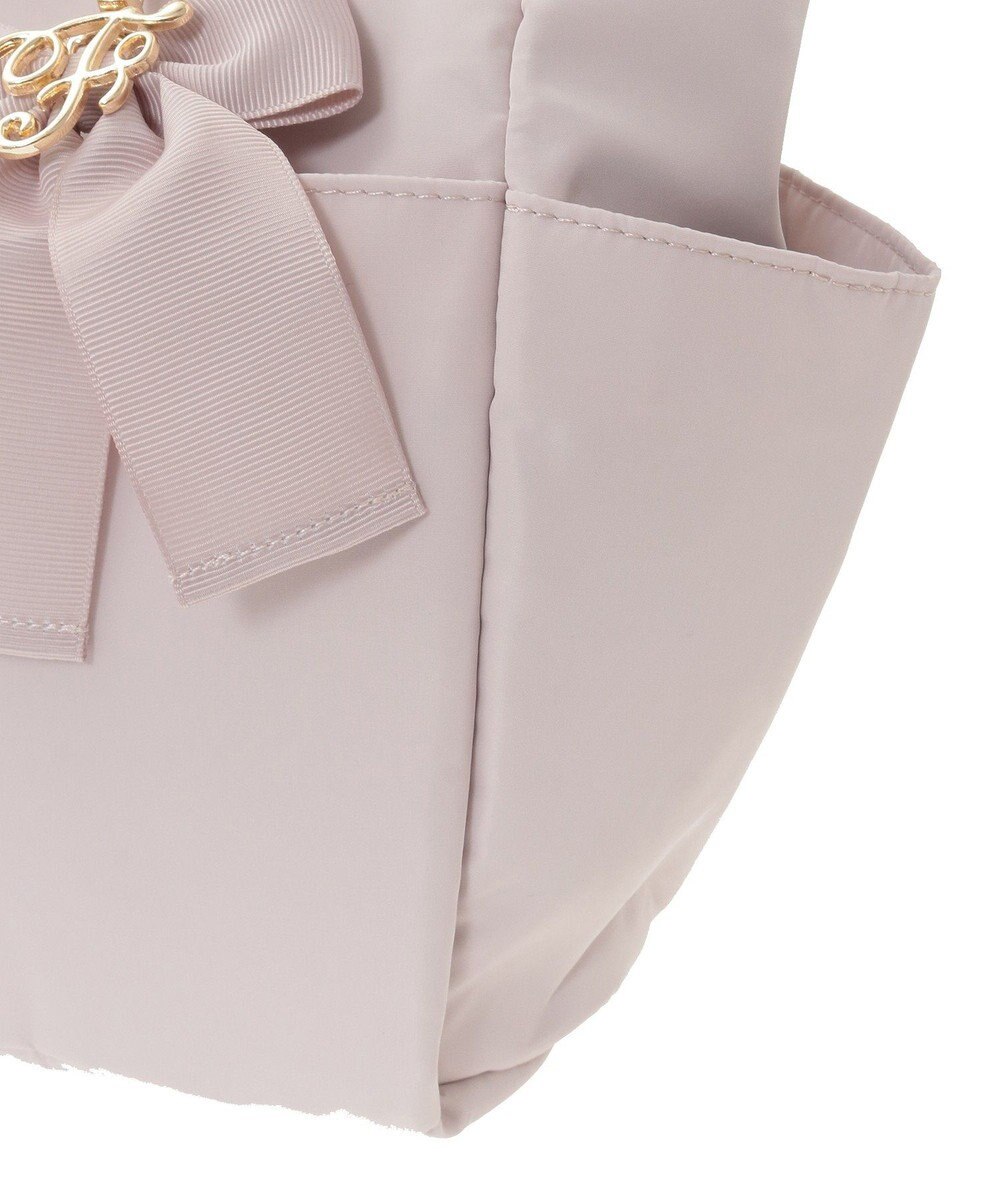 Maison de FLEUR 撥水加工リボンチャームマルチポケットトートS 