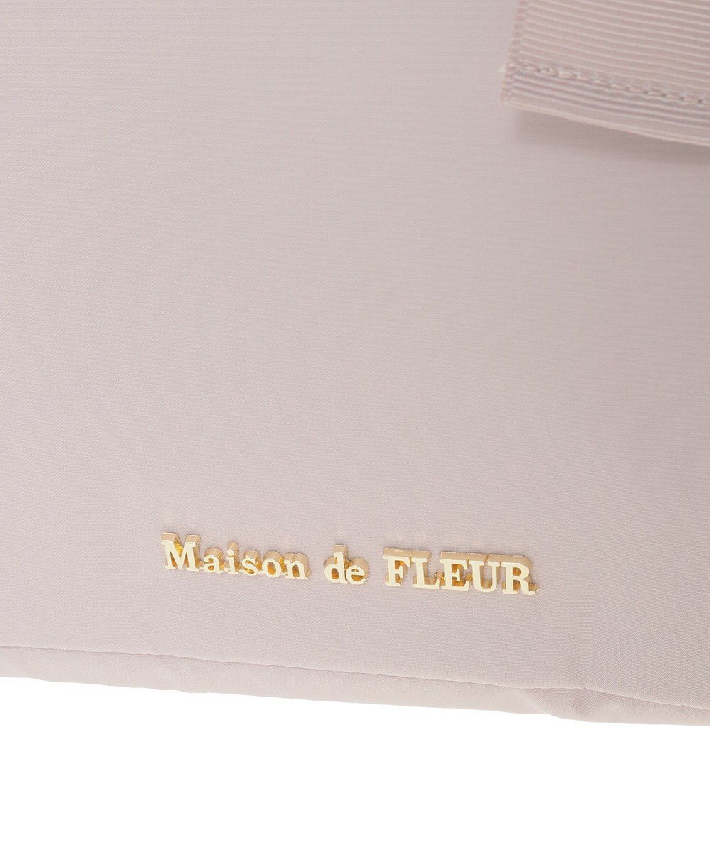 Maison de FLEUR 撥水加工リボンチャームマルチポケットトートS 