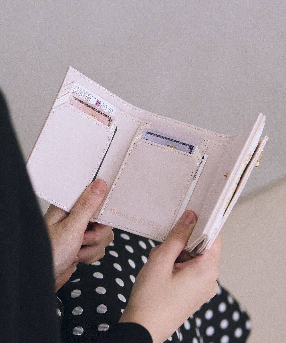Maison de FLEUR リボン刺繍ミニウォレット 