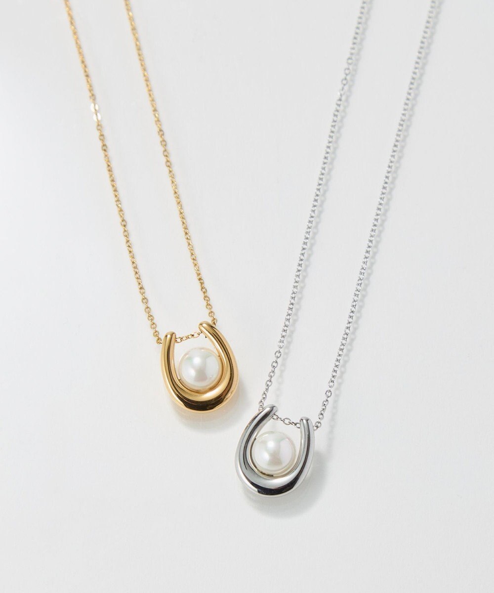 Phoebe 〈金属アレルギー対応〉メタリックパールホースシューネックレス　ゴールド　ステンレス/馬蹄/蹄鉄/ラッキーモチーフ/ギフト/プレゼント/大ぶり 
