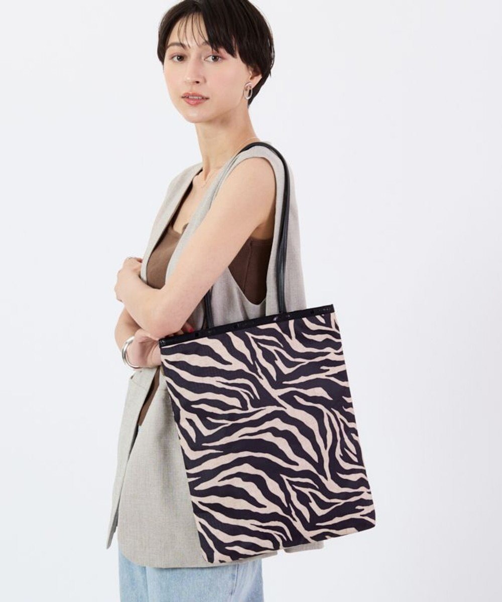 LeSportsac VERTICAL CITY TOTE/アップタウンラフィアゼブラ/ブラック 