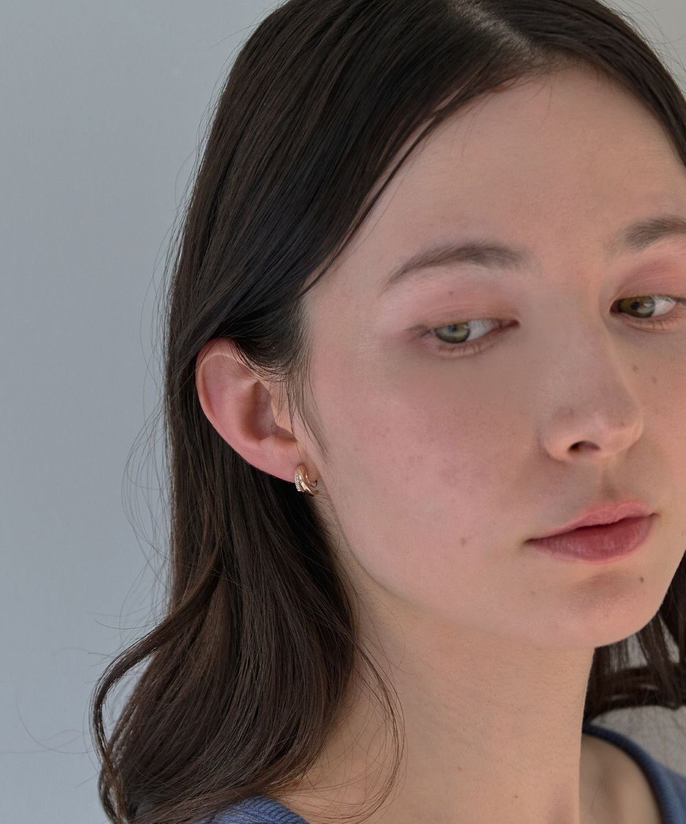 Phoebe 【金属アレルギー対応】【痛くないシリーズ】ストレートシャインクリスタルループフィットイヤリング　シャンパンゴールド 