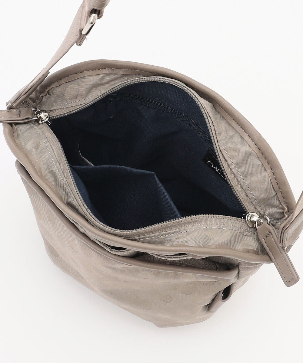 Y'SACCS ドットジャガードポシェット 