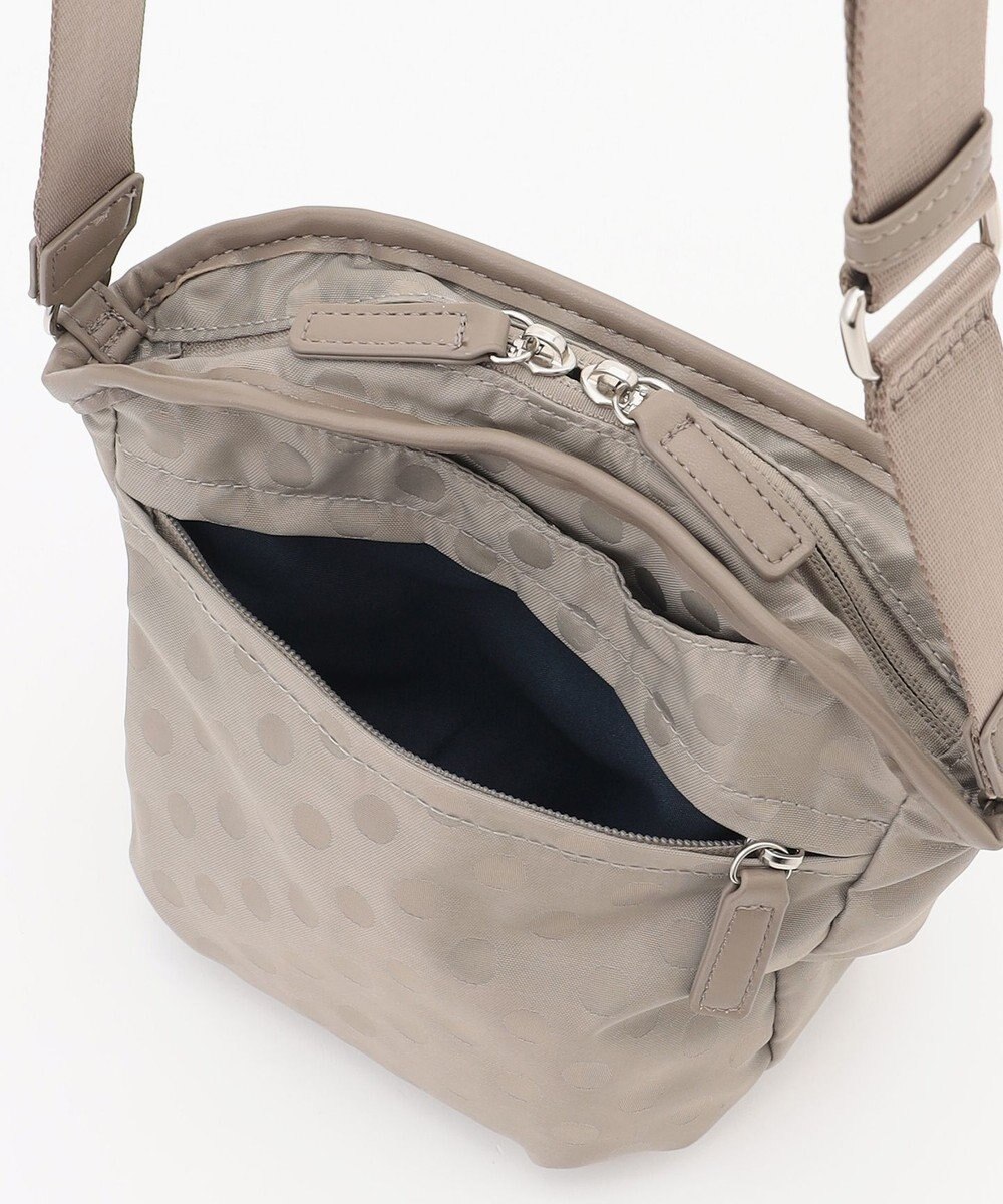 Y'SACCS ドットジャガードポシェット 