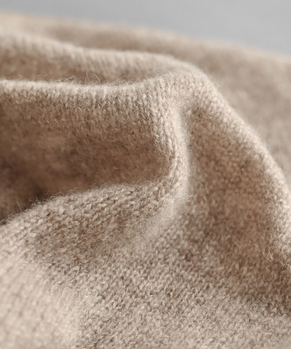 AND WOOL 〈上質な素材と手仕事から生まれたニット〉ホワイトカシミヤ100%の大判ストール 