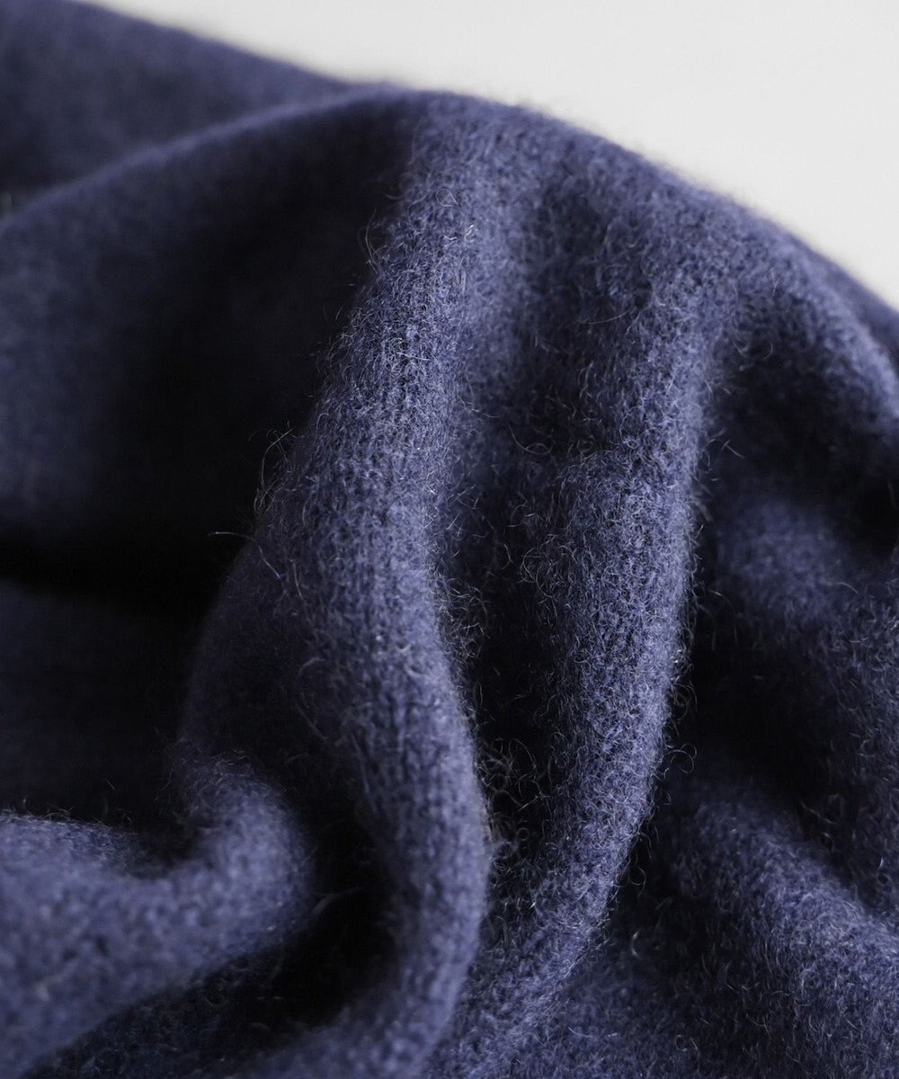 AND WOOL 〈上質な素材と手仕事から生まれたニット〉ホワイトカシミヤ100%の大判ストール 