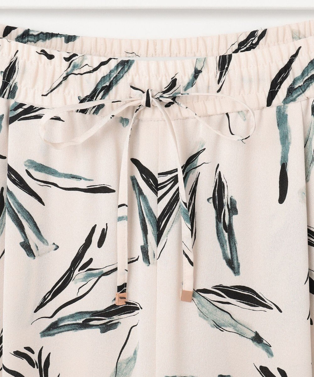 23区 【洗える】スリークボタニカルプリント ドロスト パンツ 