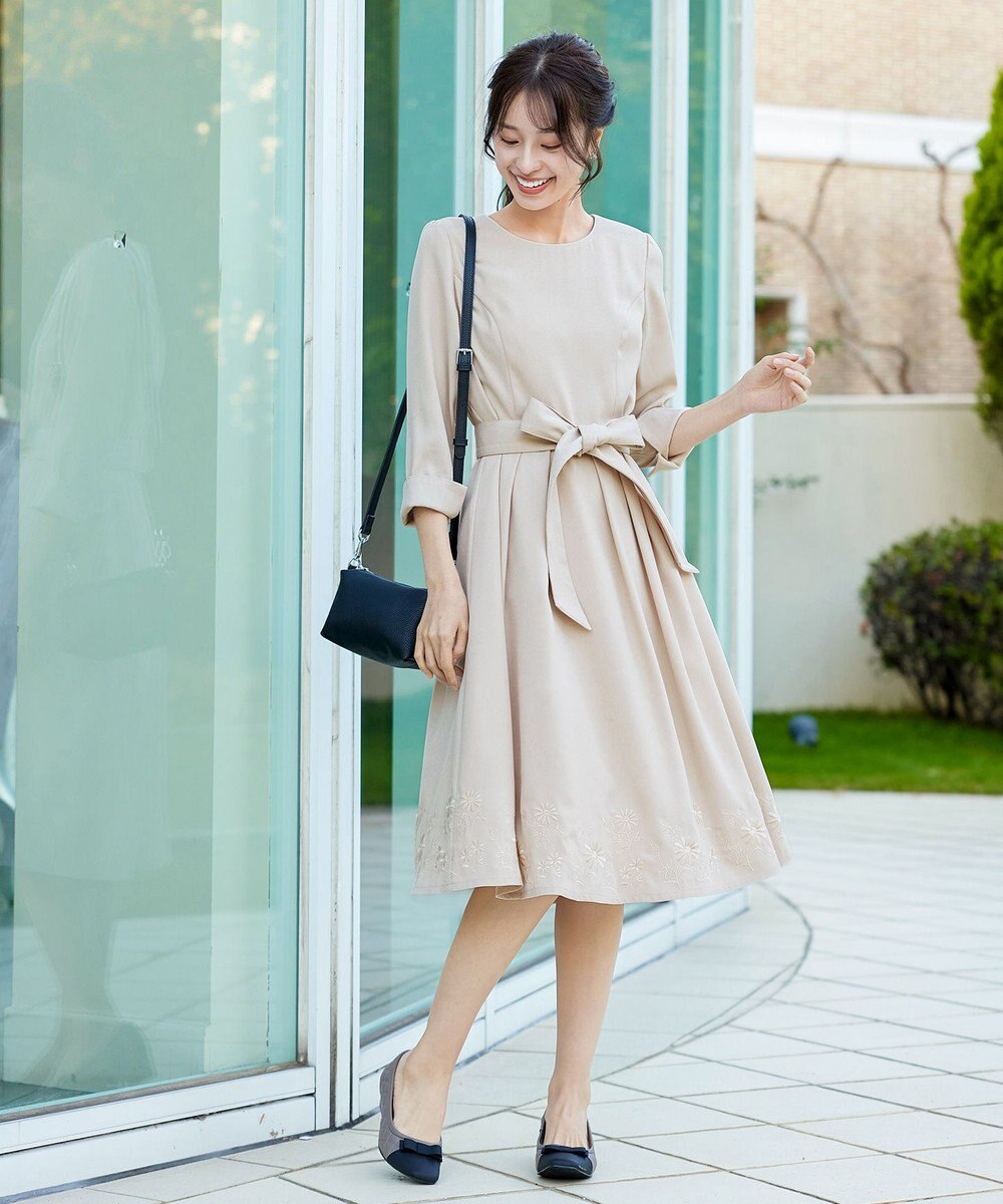 Tiaclasse L 【洗える】花柄刺繍フレアワンピース 