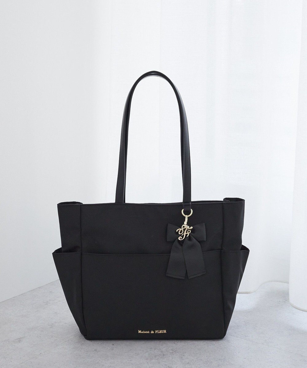 Maison de FLEUR 撥水加工リボンチャームマルチポケットトートM 