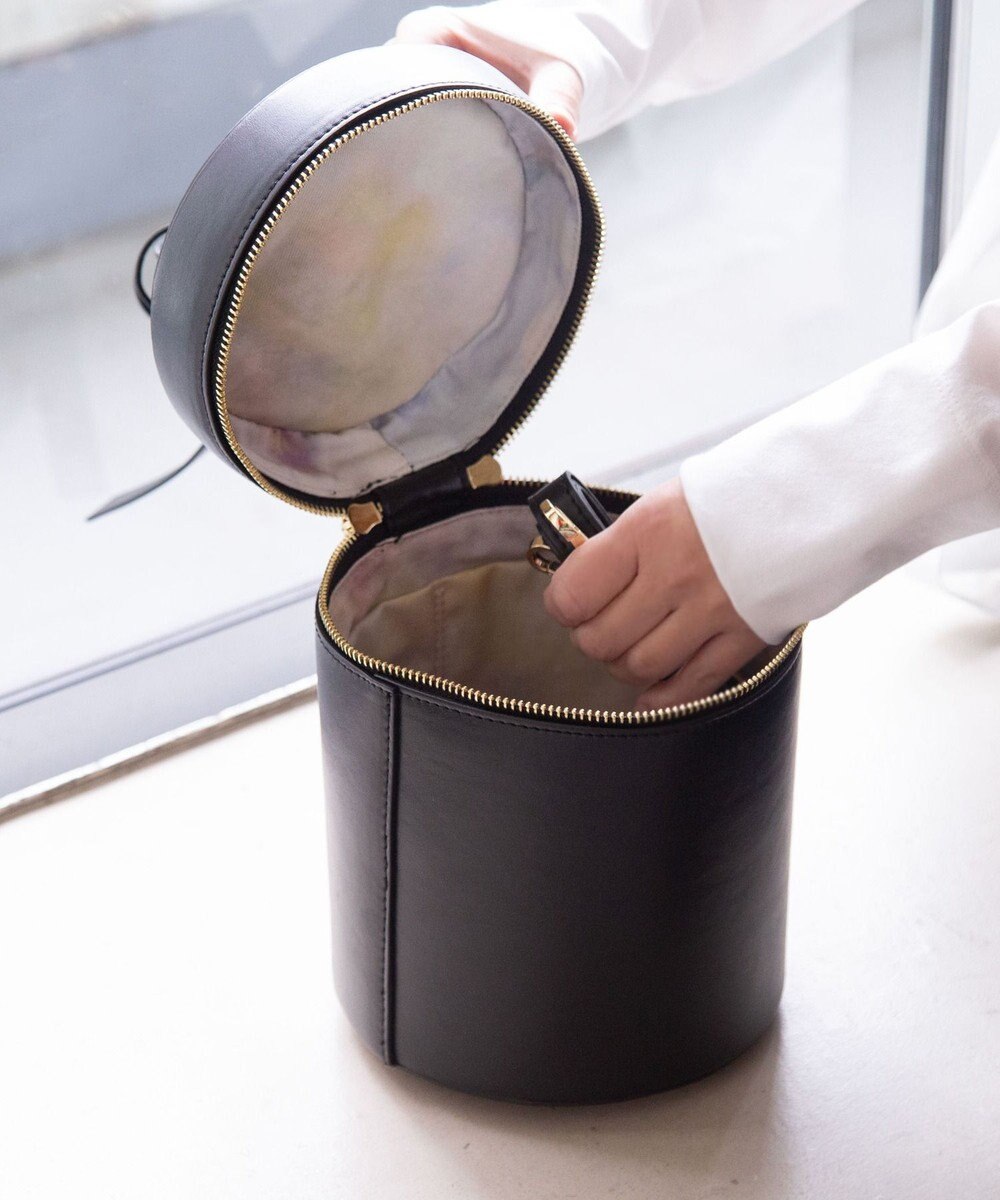 style code [Lyrss/リルス] イタリア製牛トコ皮 CITYエシカルレザースマート ショルダーポケット 