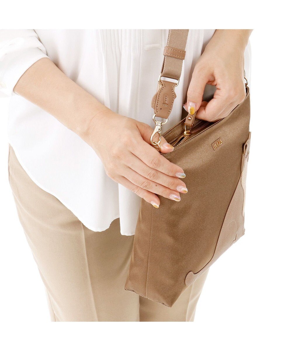 IBIZA アニマーダ　ナイロン　ショルダーバッグ（ネコ） 