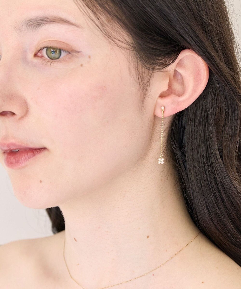 Phoebe 〈痛くないシリーズ/金属アレルギー対応〉タイニーフラワーロングライトフィットイヤリング　チェーン/小粒パール/揺れるイヤリング 