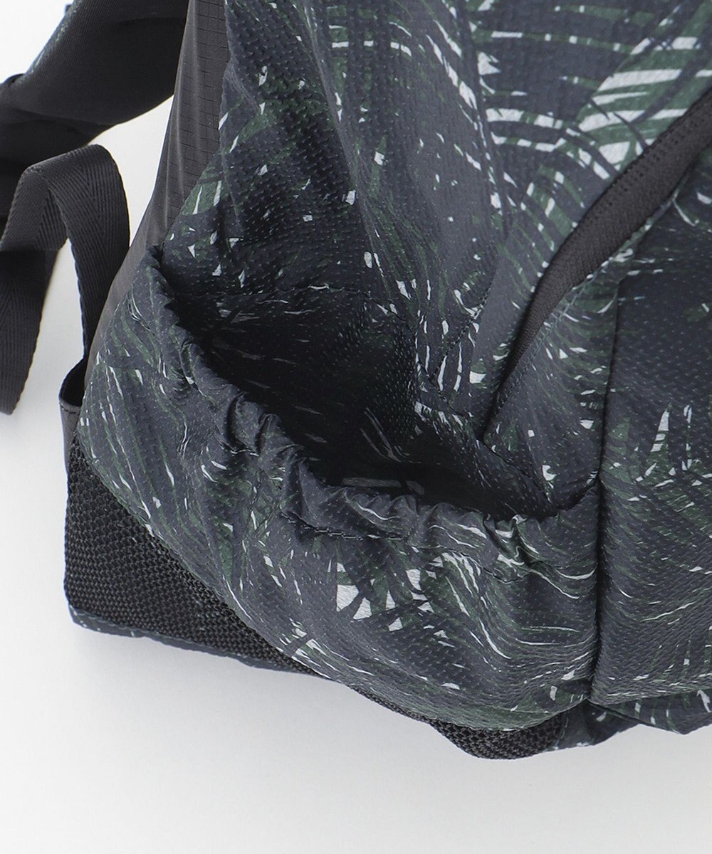 JOSEPH ABBOUD MOUNTAIN 【UNISEX】3Dエンボスリーフ バックパック 