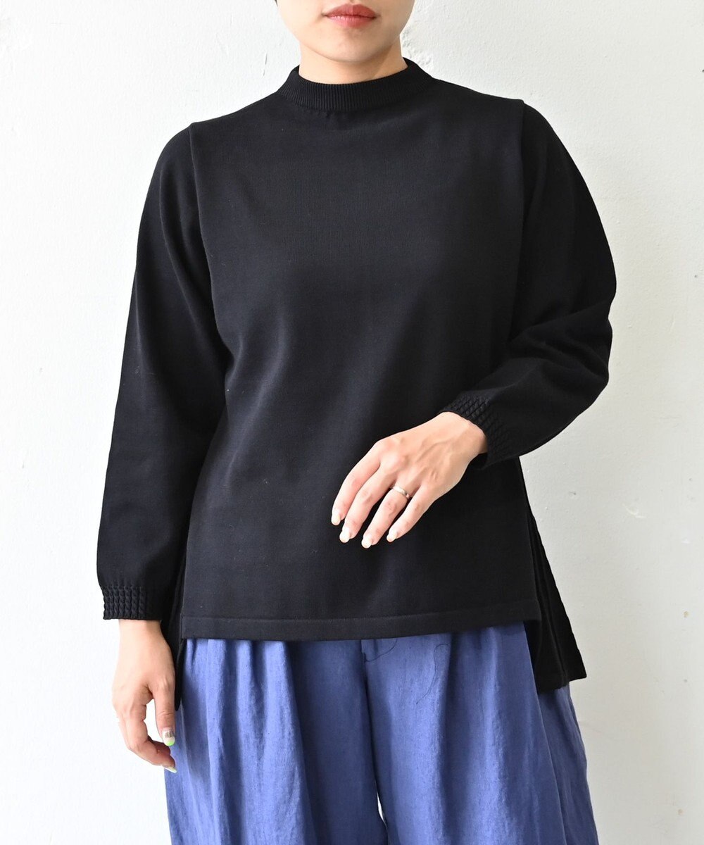 muuc 〈コットン100％強撚糸〉〈通気性が高いドライタッチな素材〉袖口ケーブル模様編み フレアーシルエット後ろプリーツ ハイネックプルオーバー 